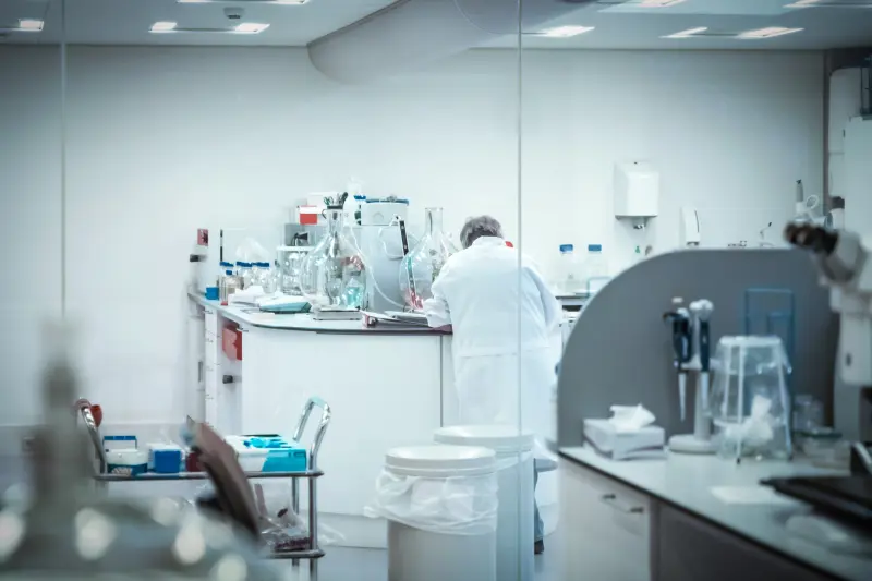 Impulsan certificación nacional en laboratorios clínicos para reducir fallas en toma y manejo de muestras