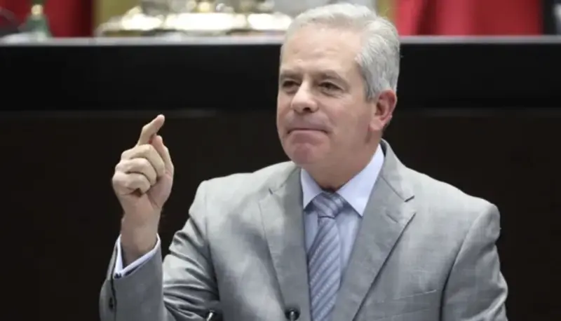 ‘Monreal pretende amordazar al país y destruir la certeza electoral con un bodrio constitucional’: Torres Cofiño