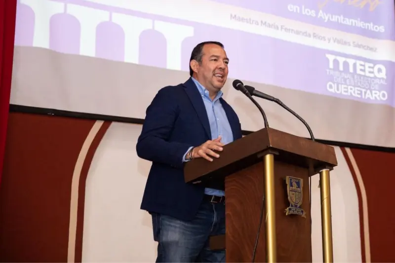Roberto Cabrera proyecta nuevos bachilleratos y clínica del IMSS en San Juan del Río