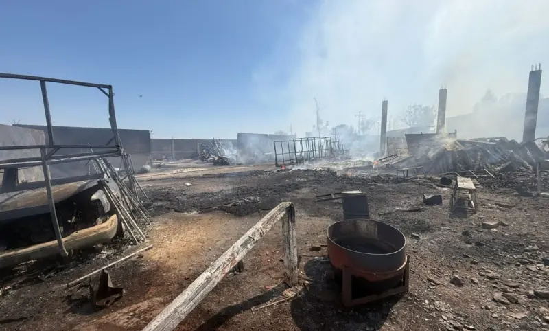 Incendio cierra 6 horas carretera de Purísima del Rincón, Guanajuato