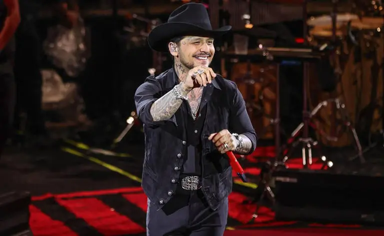 Christian Nodal se sincera sobre su nombre ante fans en Querétaro