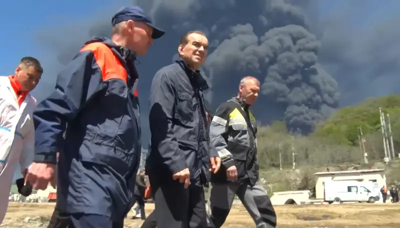 Drones ucranianos golpean petrolero y depósito de combustible en Rusia, reportan dos heridos y no se informa derrame de petróleo