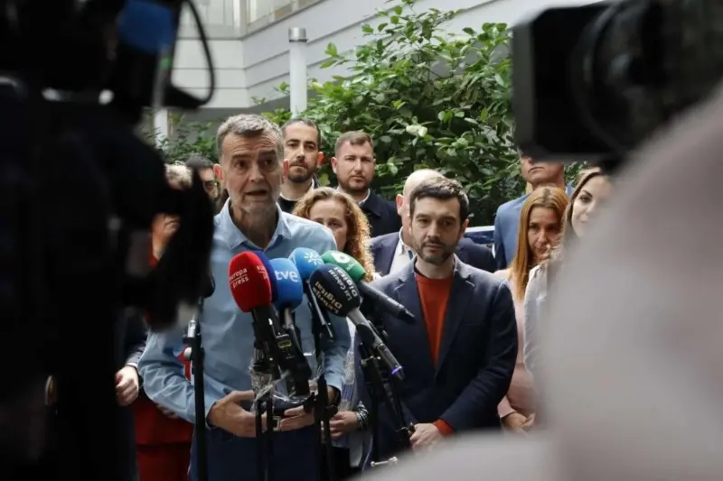 Sumar se aleja del modelo de Adelante Andalucía mientras Podemos intenta liderar la nueva izquierda