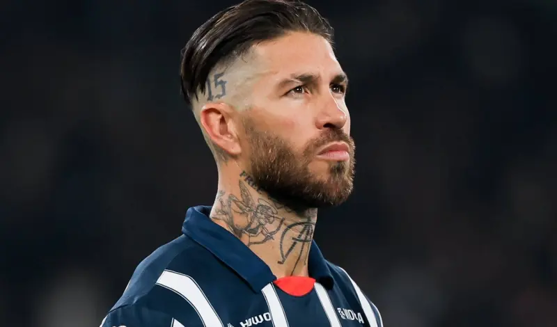 Sergio Ramos aterriza en Sevilla para cerrar la venta del club