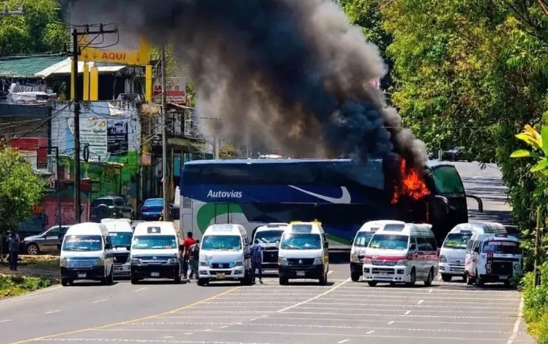 Desatan 'narcobloqueos' en Michoacán; caen 5 del CJNG