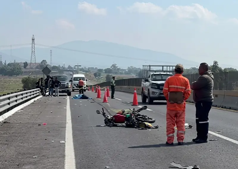 Muere mujer en la México-Pirámides tras ser embestida en su motocicleta