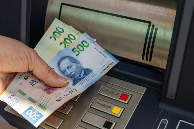Moody´s baja calificación de 8 instituciones financieras en México