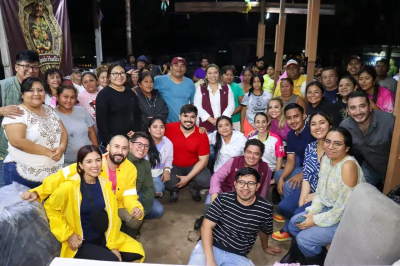 Entrega apoyos a familias afectadas por las lluvias en el sur de Mérida