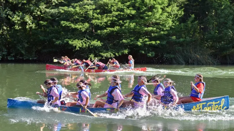 Cancela reapertura de Camp Mystic tras tragedia en Texas
