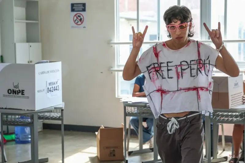 Desencanto juvenil desafía a la democracia en América Latina rumbo a nuevas elecciones