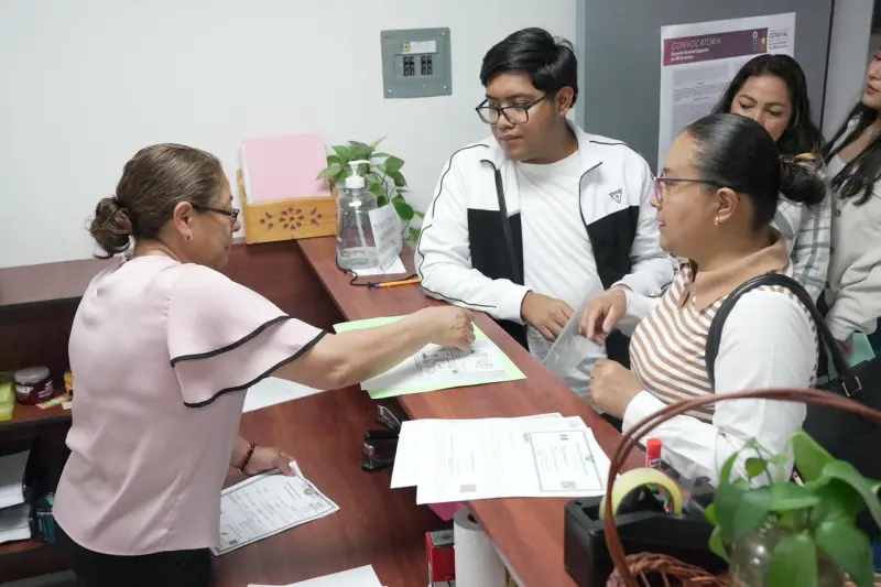 Continúa entrega de fichas para aspirantes a Normales de Michoacán