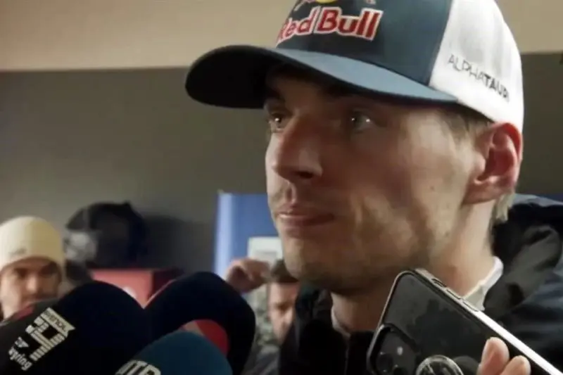 Falla en auto impide que Max Verstappen gane en Nürburgring