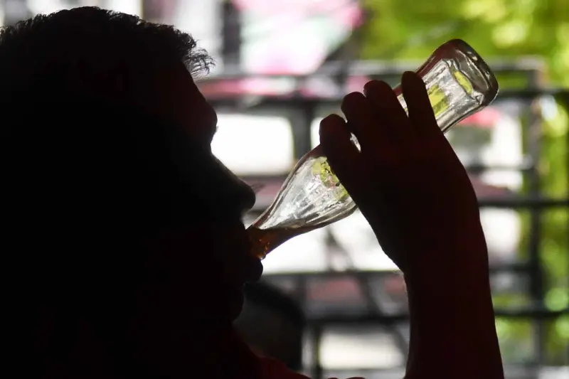 Mexicanos ‘destapan la felicidad’: Sacrifican compras por beber refrescos