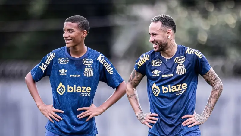 Neymar agrede a Robinho Jr. al sentirse ofendido por una gambeta; el club Santos de Brasil investiga el altercado