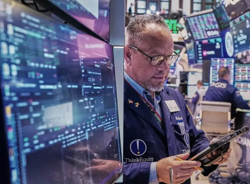 Wall Street cierra con pérdidas generalizadas; BMV retrocede 0.71% semanal