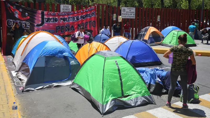 Maestros de la CNTE acuerdan retirar el paro nacional tras pactar con el gobierno