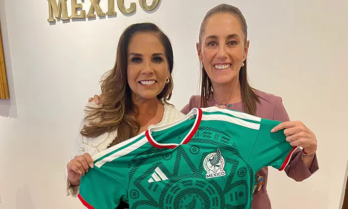 Mara Lezama lleva abrazo quintanarroense a Sheinbaum en día de cumpleaños
