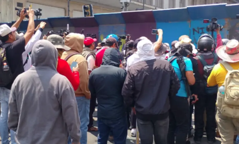 Protesta de la CNTE deja un herido en CDMX; rechaza SSC uso de petardos