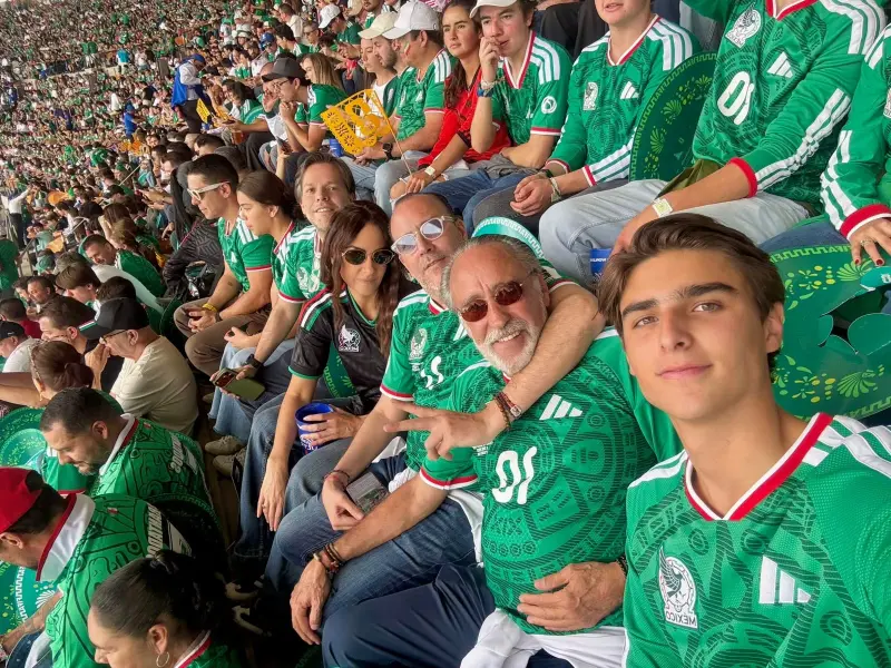 VIVEN LA EMOCIÓN DEL FUTBOL