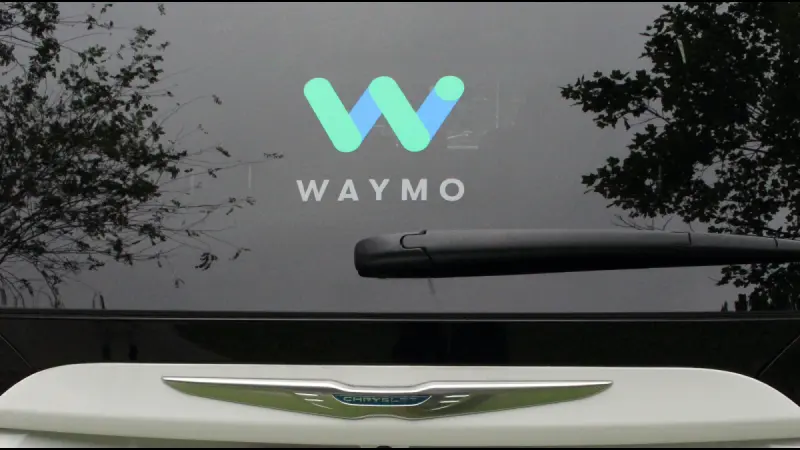 Waymo retira cerca de 4,000 robotaxis tras incidentes en zonas de obra
