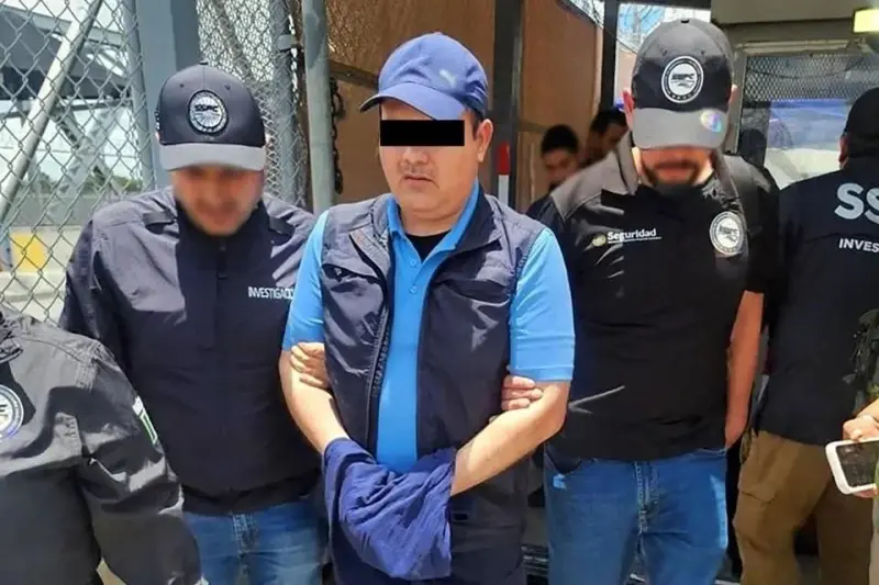 Deporta EU a aduanero acusado de delincuencia organizada