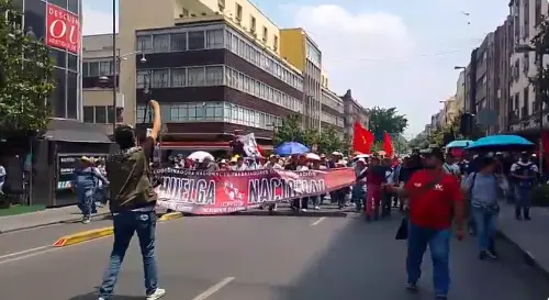 CNTE marcha al Zócalo en primer día de huelga; exige abrogar la Ley del Issste y audiencia con Sheinbaum