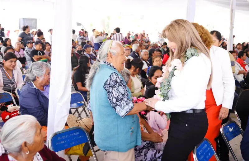 Encabeza Ceci Arellano jornada del SEDIF en Hueyotlipan