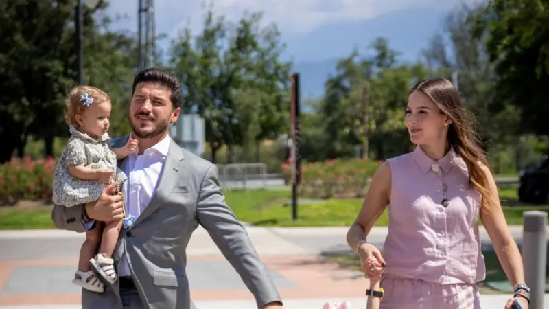 Inauguran Samuel García y Mariana Rodríguez zona FUT & KIDS en Parque Fundidora