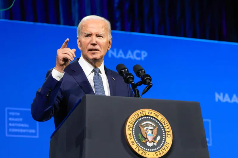 Niegan a Joe Biden petición para ocultar audios grabados con escritor
