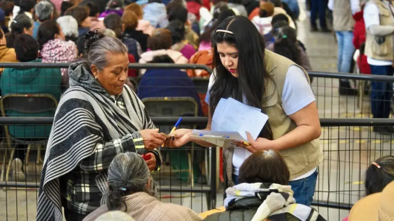 Pensiones del Bienestar aportan más a hogares del sur, donde llegan menos transferencias