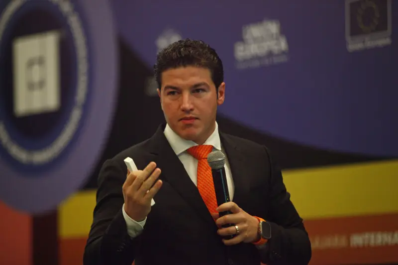 Evade Samuel García hablar sobre juicio político en su contra