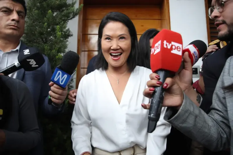 Keiko Fujimori se perfila como ganadora en Perú tras un cierre electoral extremadamente cerrado