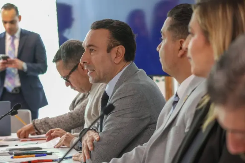 Arturo Maximiliano analiza no buscar la candidatura a la gubernatura en Morena
