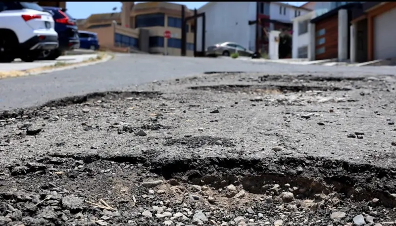 Persisten en Tijuana 7 mil 400 baches por obras de la Cespt; han reparado 2 mil 600
