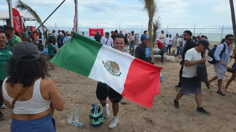 Vallartenses celebran triunfo de la Selección Mexicana
