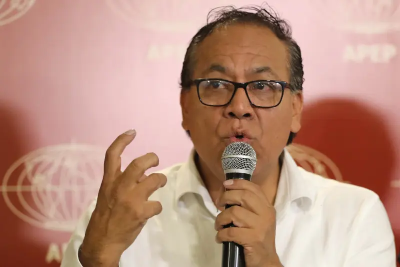 ¿Quién es Roberto Sánchez, el candidato a la Presidencia de Perú que promete reconciliación con México?