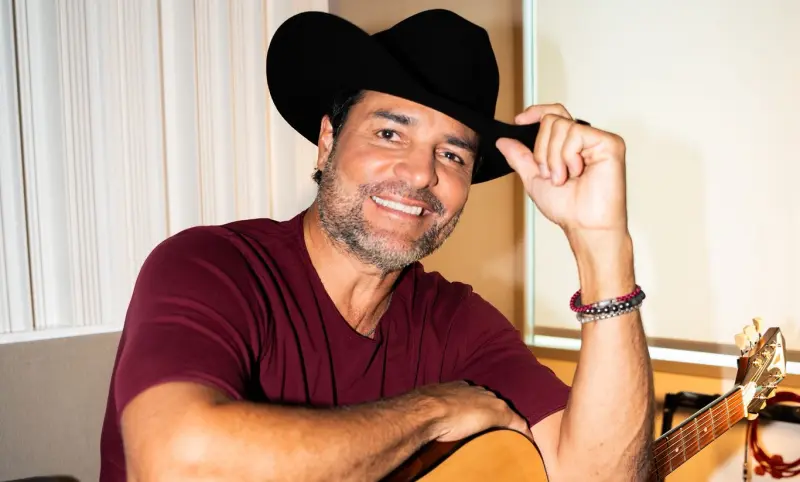 Desata Chayanne nueva ola de memes con reto por el Día del Padre