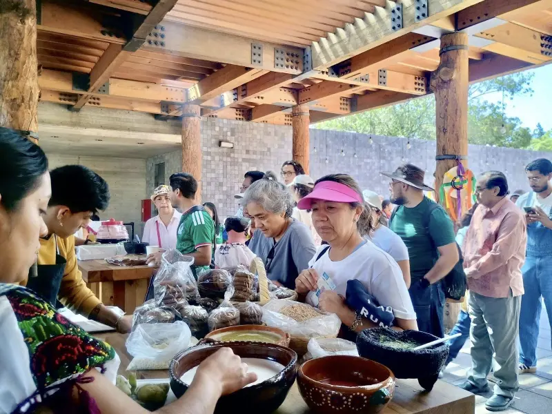 Comparten sabores de la cocina michoacana en Los Pinos