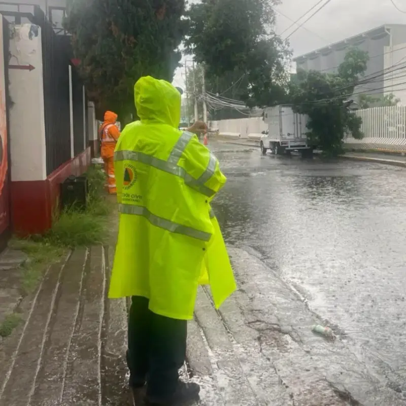 Supervisan trabajos de atención por las lluvias registradas durante la tarde y noche de este sábado