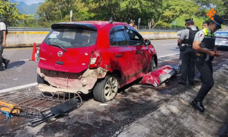 Pareja y su hijo de 11 años se lesionan al chocar en la Autopista del Sol
