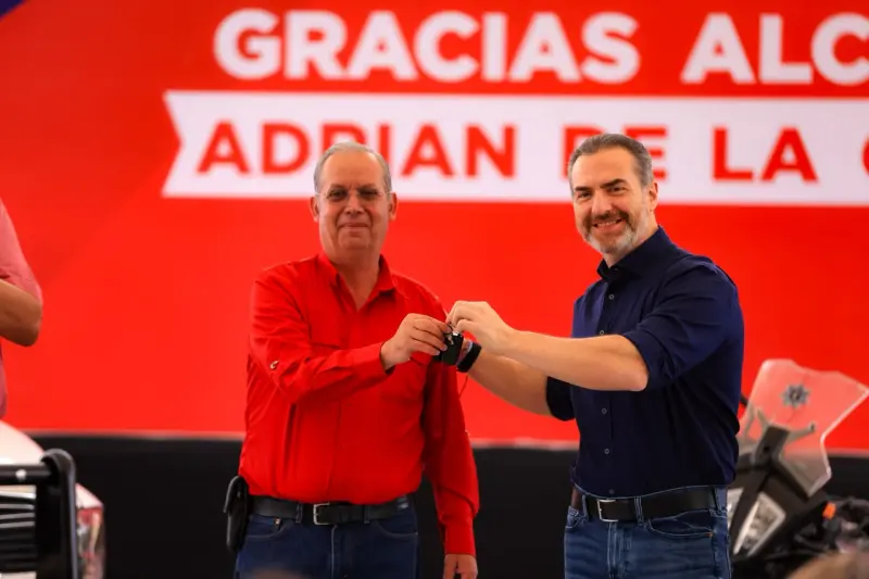 Entrega Adrián de la Garza patrullas a Anáhuac, Lampazos y Bustamante 
