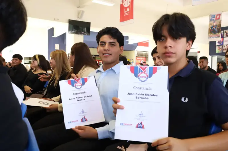 Se gradúan 89 estudiantes de Bachillerato Avanzado UPQ