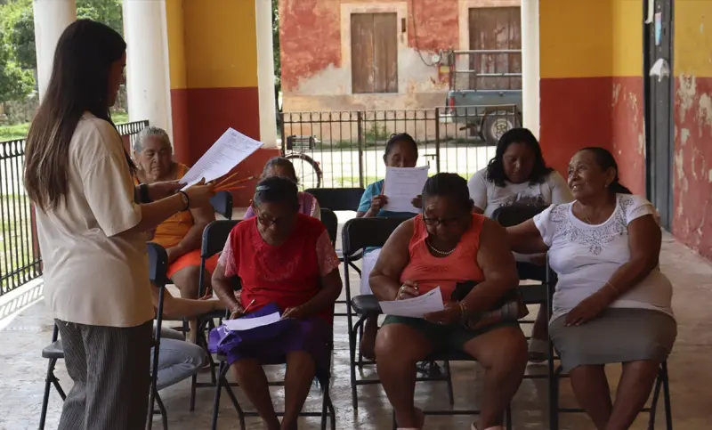 Capacitan a grupos comunitarios en producción de alimentos saludables
