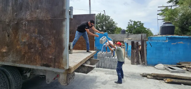 Unen esfuerzos para reconstruir el hogar de 'Pilo' tras devastador incendio en Ramos Arizpe