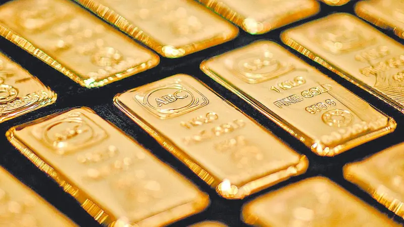 Oro cae más de 2% y opera en mínimo de dos meses por menores expectativas de paz en Oriente Medio