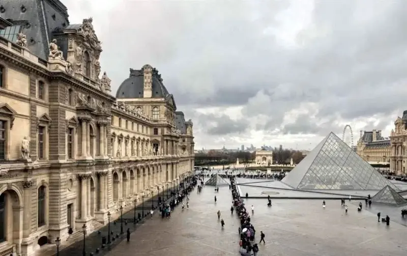 El Museo de Louvre está 'al límite', advierte director