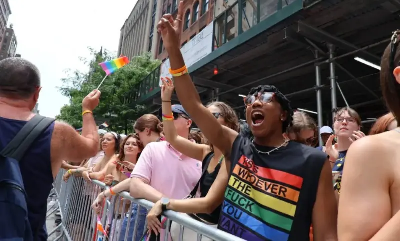 Recorre Pride la Quinta Avenida de NY con orgullo y memoria queer
