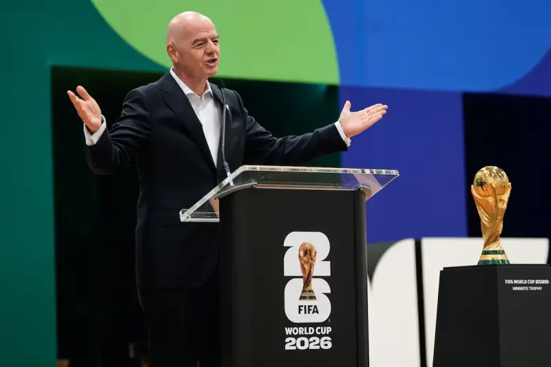 Infantino irrumpe en el vestidor de Irán y lanza contundente mensaje tras la polémica en el Mundial