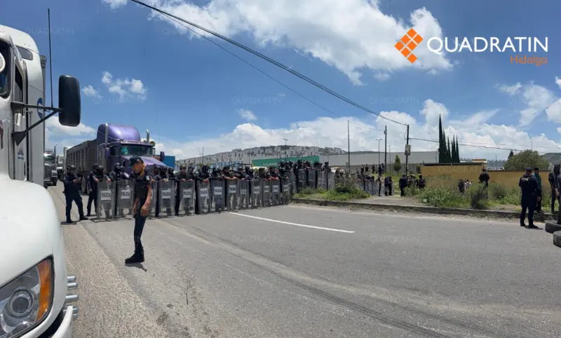 Extienden pobladores de Atotonilco bloqueo en la Tula-Jorobas por incumplimiento
