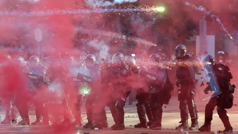 Manifestación contra el G7 reúne a miles de personas en Ginebra y deriva en enfrentamientos con la policía